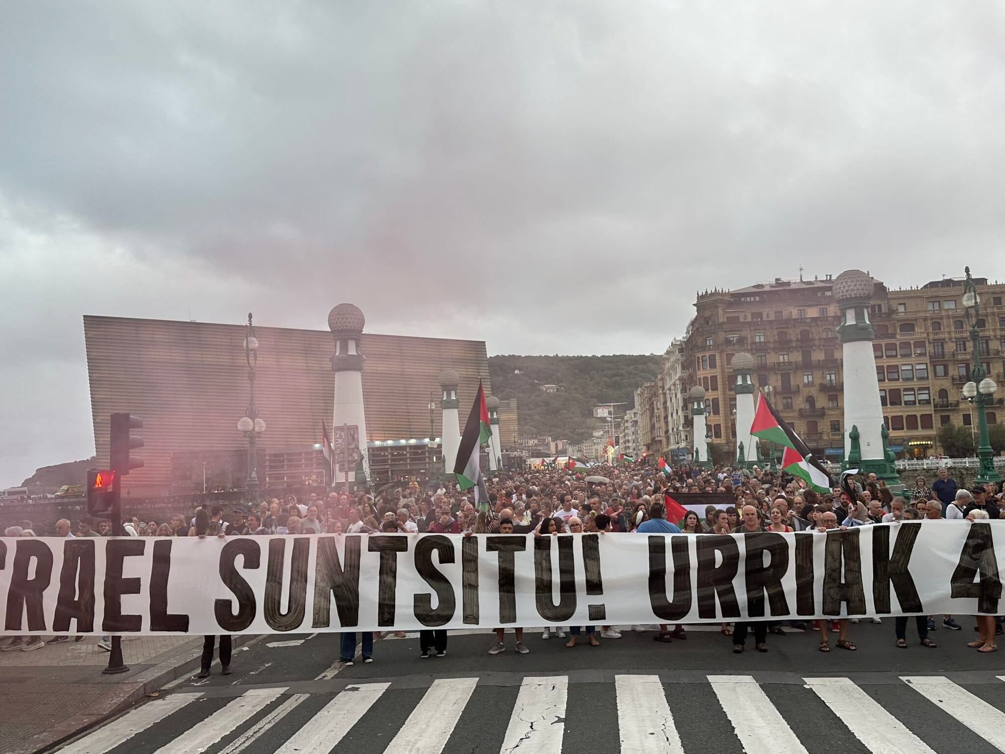 Movilización en favor de la resistencia palestina en Donostia (Gipuzkoa): "Destruir Israel!". Foto: Gedar Langile Kazeta.