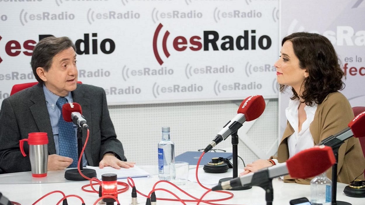 Federico Jiménez Losantos e Isabel Díaz Ayuso en esRadio. Foto: vía elplural.com