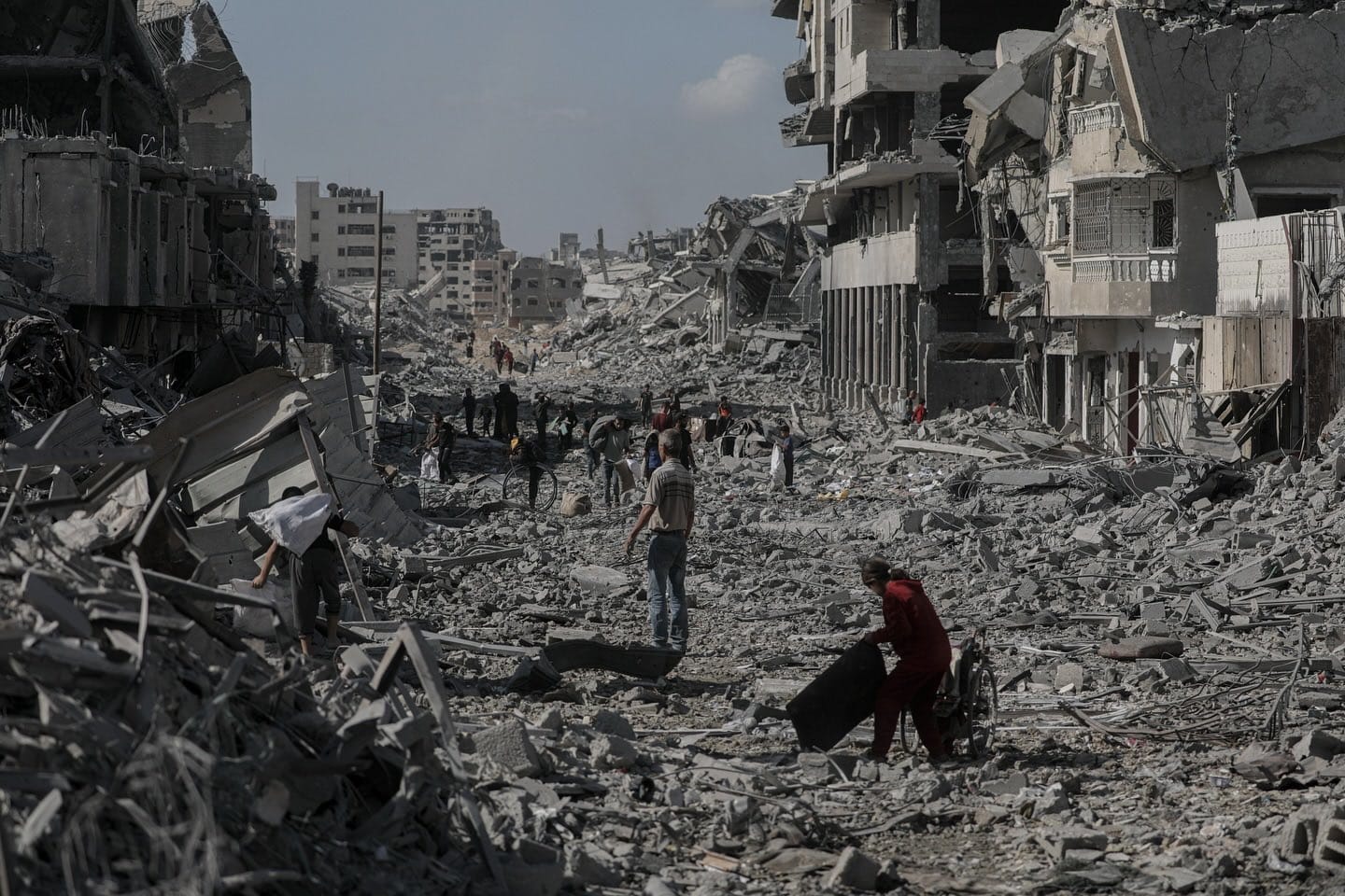 Palestinos retornan a sus barrios devastados en la Franja de Gaza. Foto: @Timesofgaza (X)