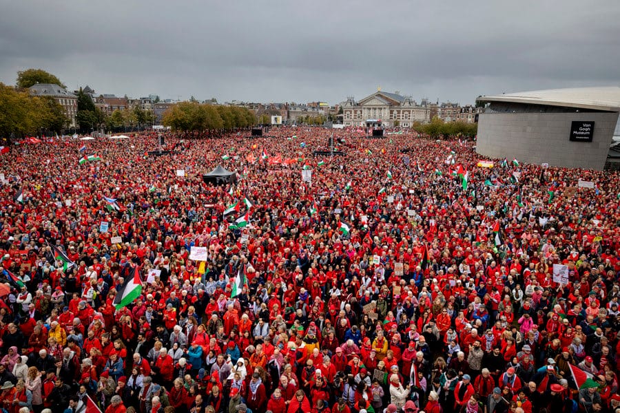 Manifestación propalestina del 5 de octubre en Ámsterdam (Países Bajos). Foto: @MinPres (X)