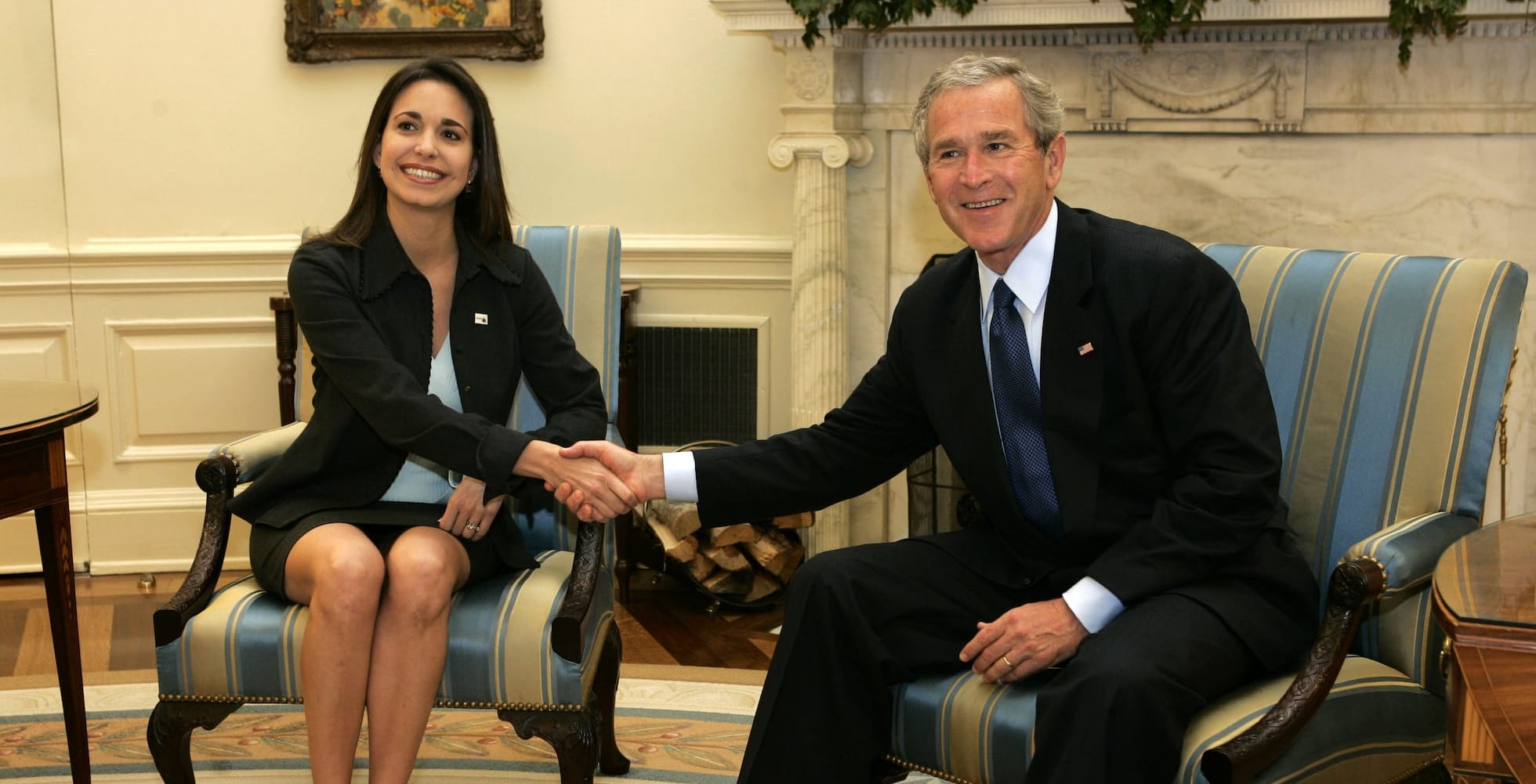 María Corina Machado con George W. Bush, ex presidente de EE.UU.. Foto: El País