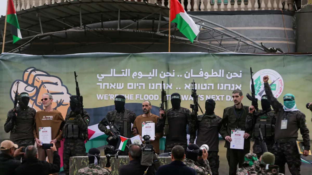 Imagen de archivo de un acto de liberación de prisioneros israelíes de Hamas en Gaza. Foto: AP