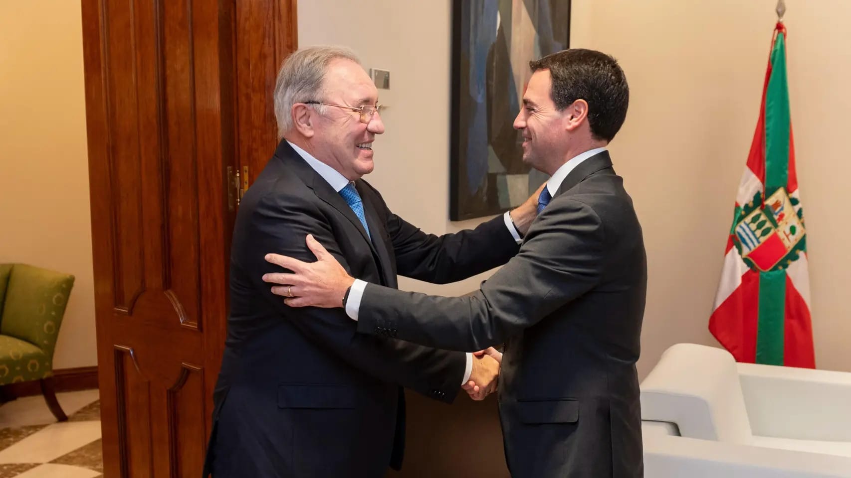El lehendakari Pradales y José Antonio Jainaga, presidente de Sidenor. Foto: Irekia