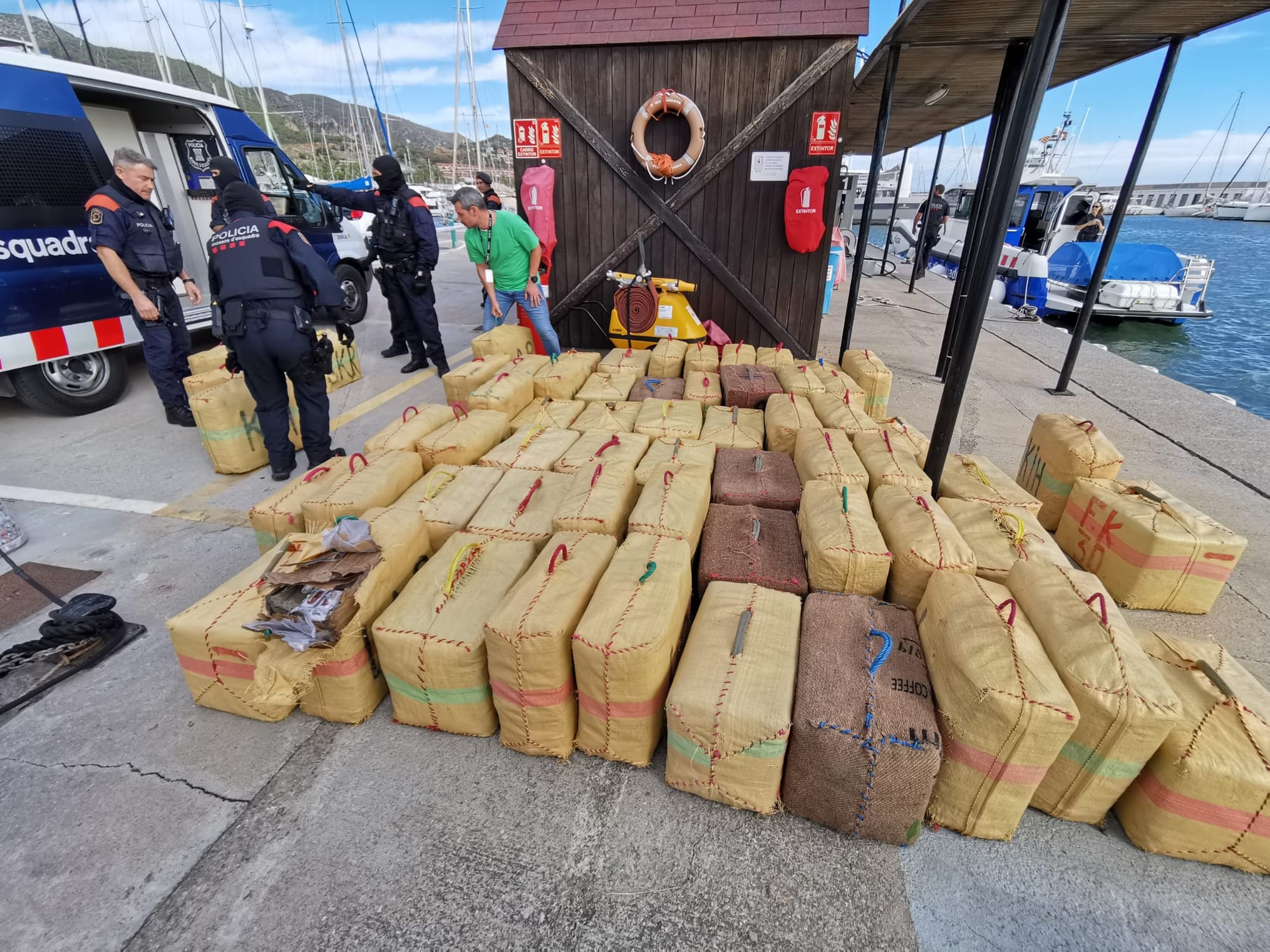 Imagen de archivo de una operación de incautación de hachís de los Mossos d'Esquadra. Foto: Mossos d'Esquadra. 