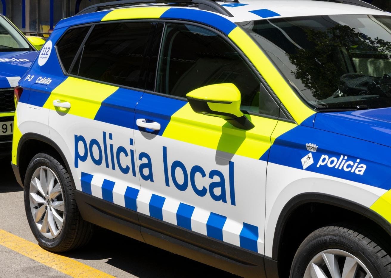 Imagen de archivo de un coche de la Policía Local de Calella. Foto: @ajcalella (X)