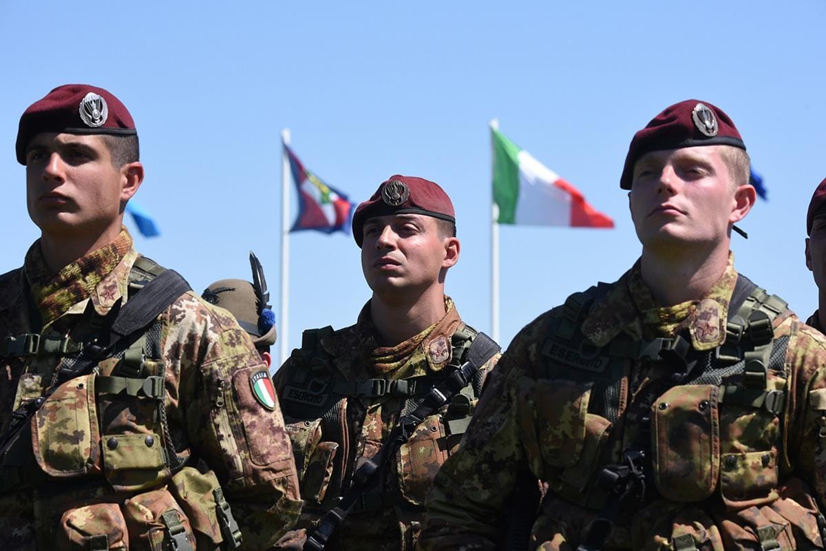 Militares italianos posan durante un desfile. Foto: secoloditalia.it