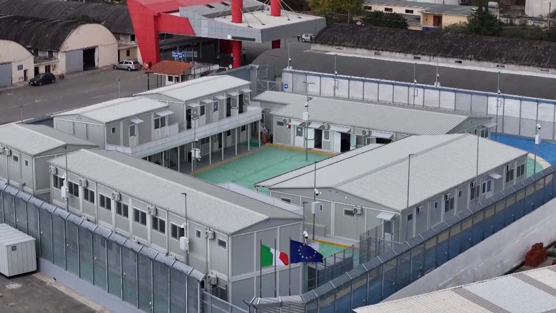 Uno de los centros de reclusión que Italia abrió en Albania. Foto: orain.eus