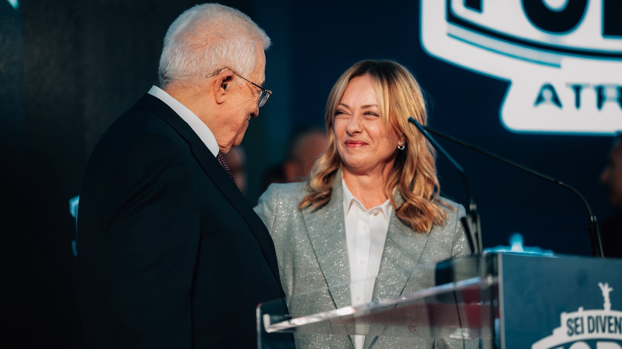 Mahmoud Abbas y Giorgia Meloni en el festival Atreju. Foto: @COMPACTMagazin (X)