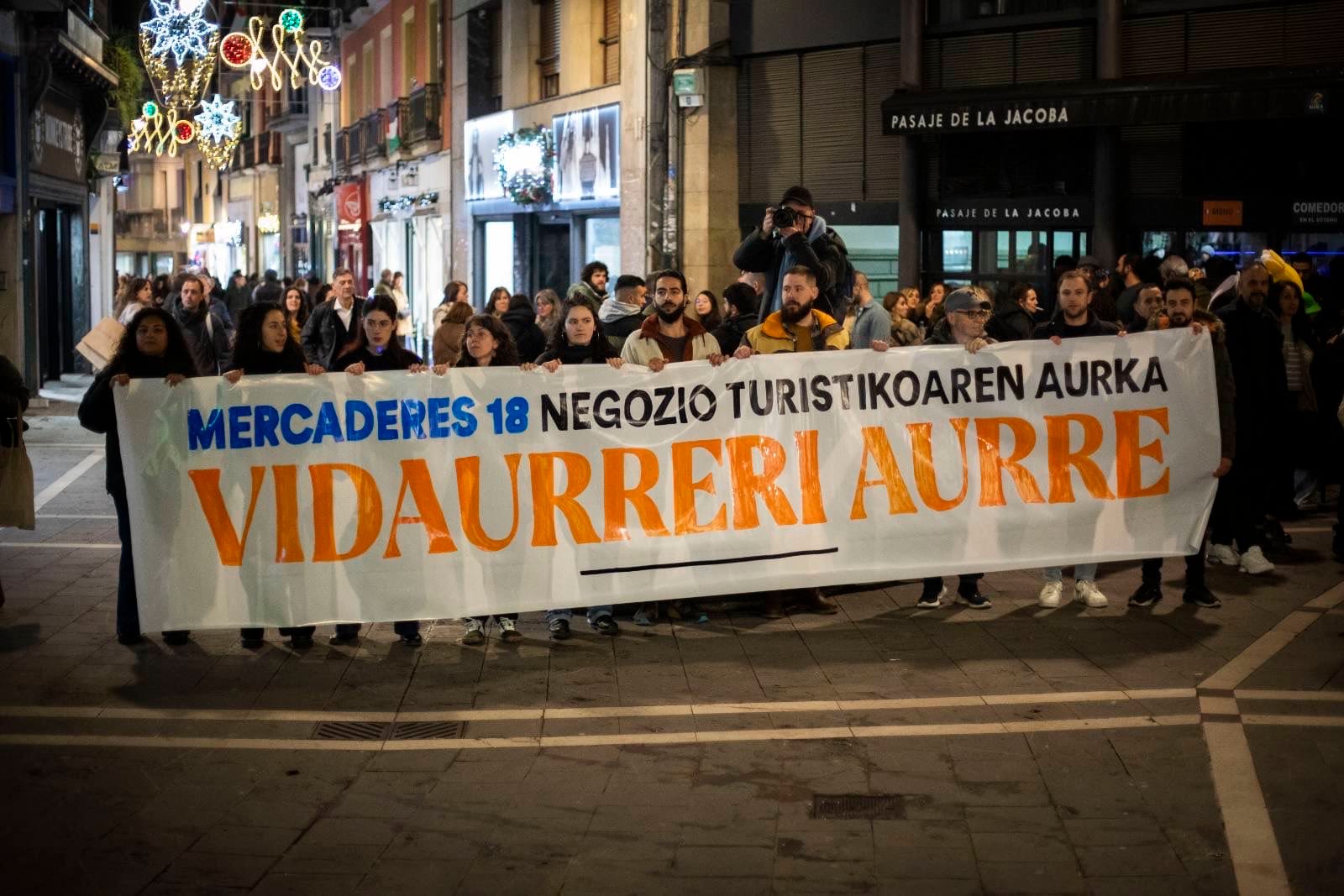 "Mercaderes 18 contra el negocio turístico, hacer frente a Vidaurre" Foto: @Kontseilua_Iru (X)