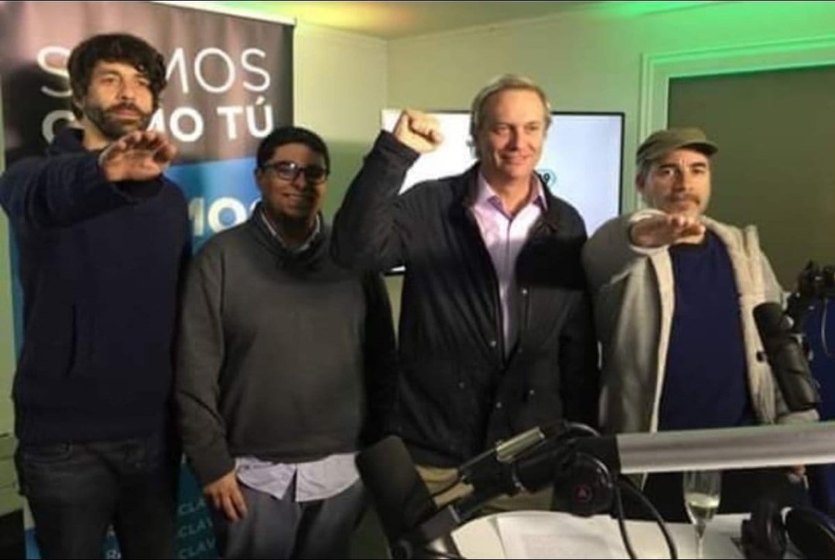 El presidente electo Kast, junto a otros tres nazis. Foto: @rholeg (X)