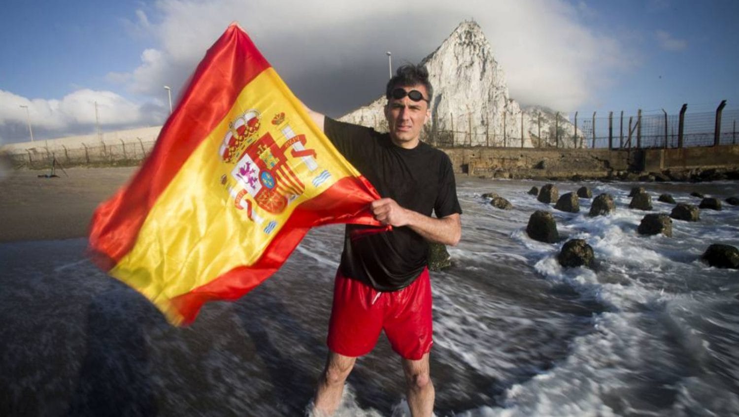 Javier Ortega Smith entrando ilegalmente en Gibraltar. Foto: moncloa.com