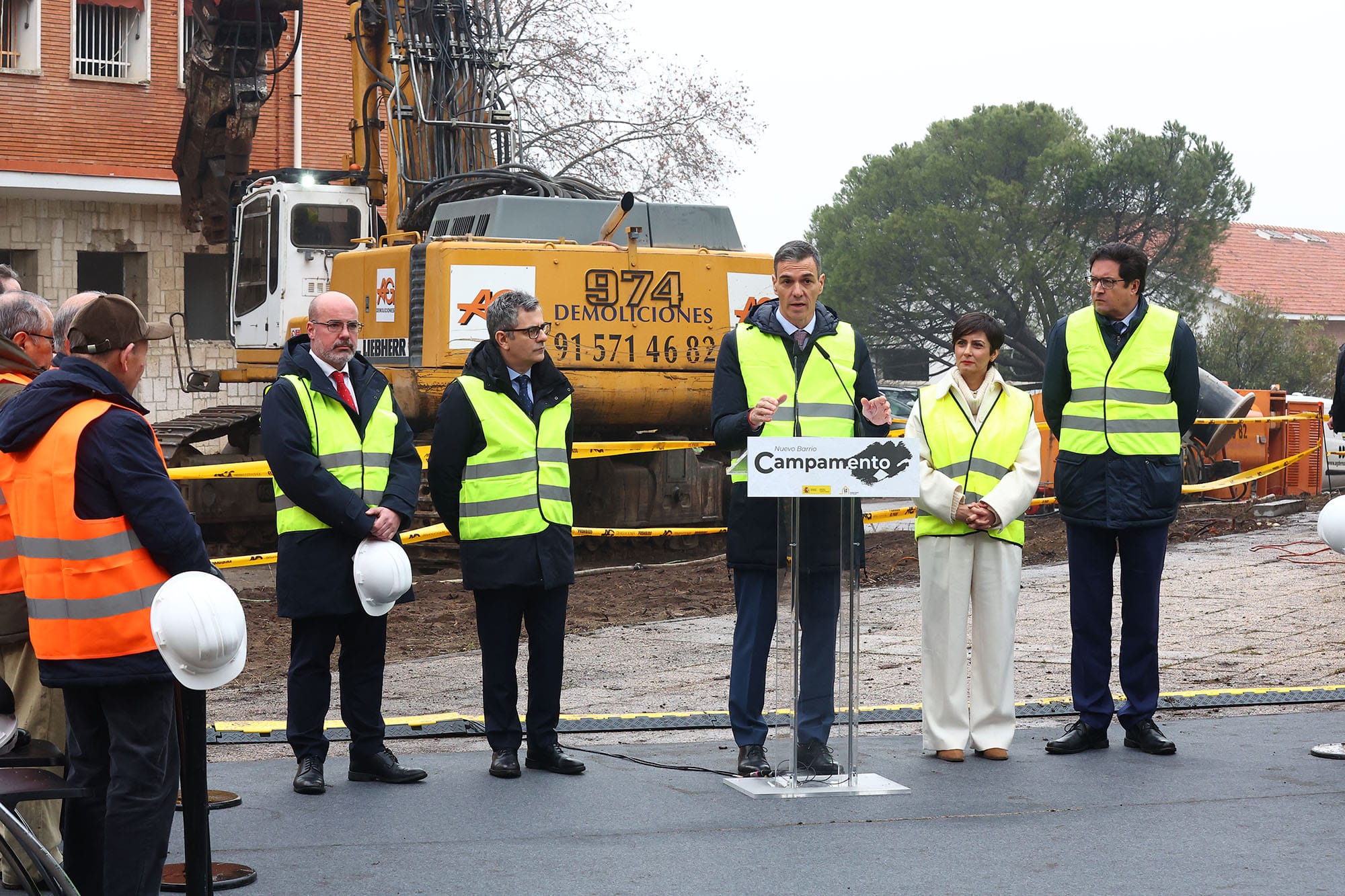 Pedro Sánchez interviene en el acto de inicio de los trabajos de demolición de los edificios del actuartelamiento de Campamento. Foto: Pool Moncloa/Fernando Calvo.