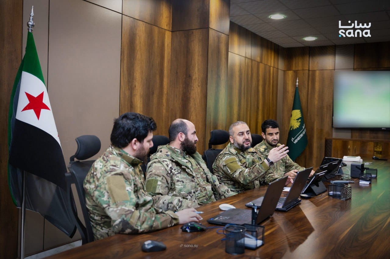 El Ministro de Defensa sirio inspecciona implementación del alto el fuego con FDS. Foto: SANA