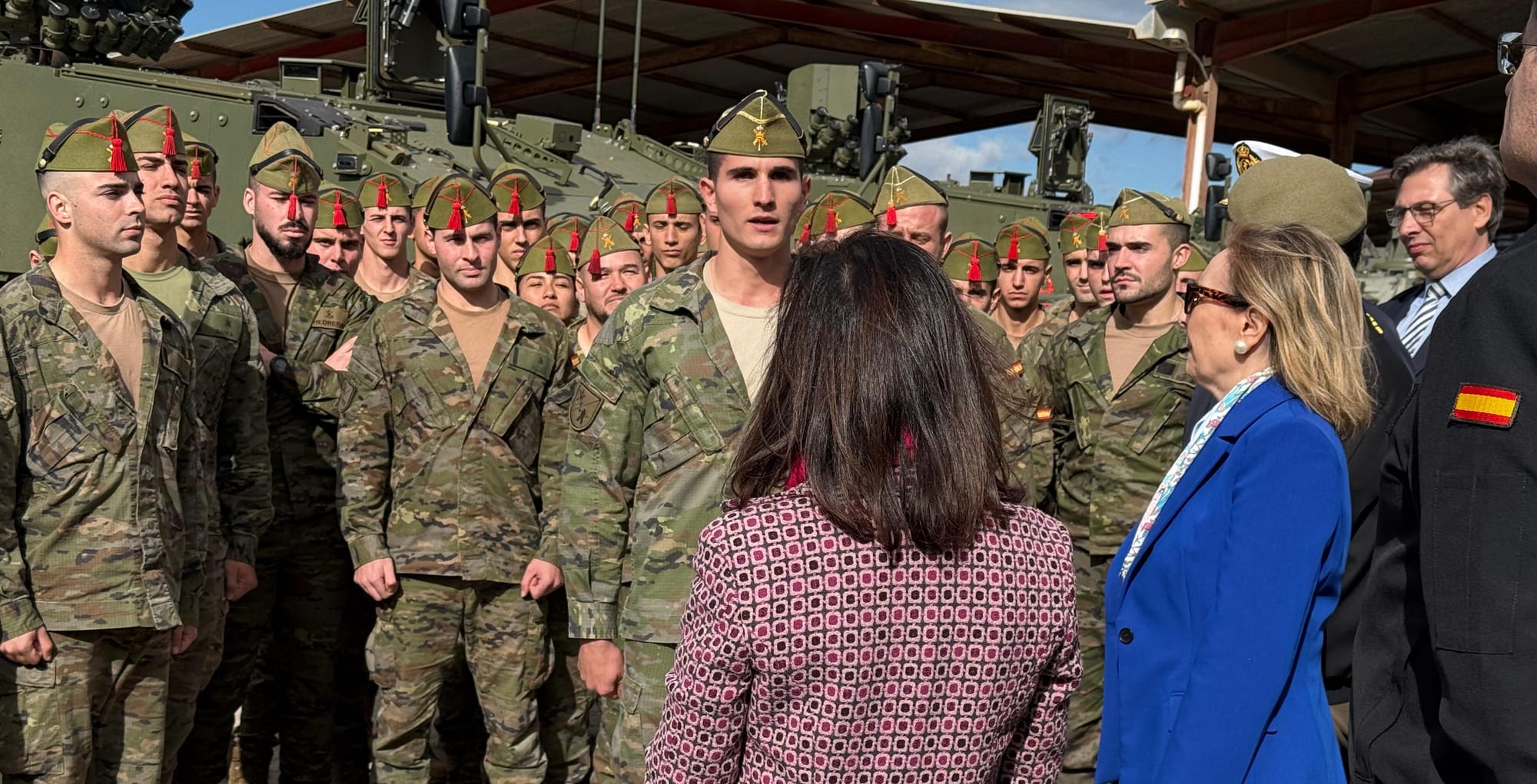 Imagen de archivo de Margarita Robles ante el Ejército de Tierra. Foto: @defensagob (X)