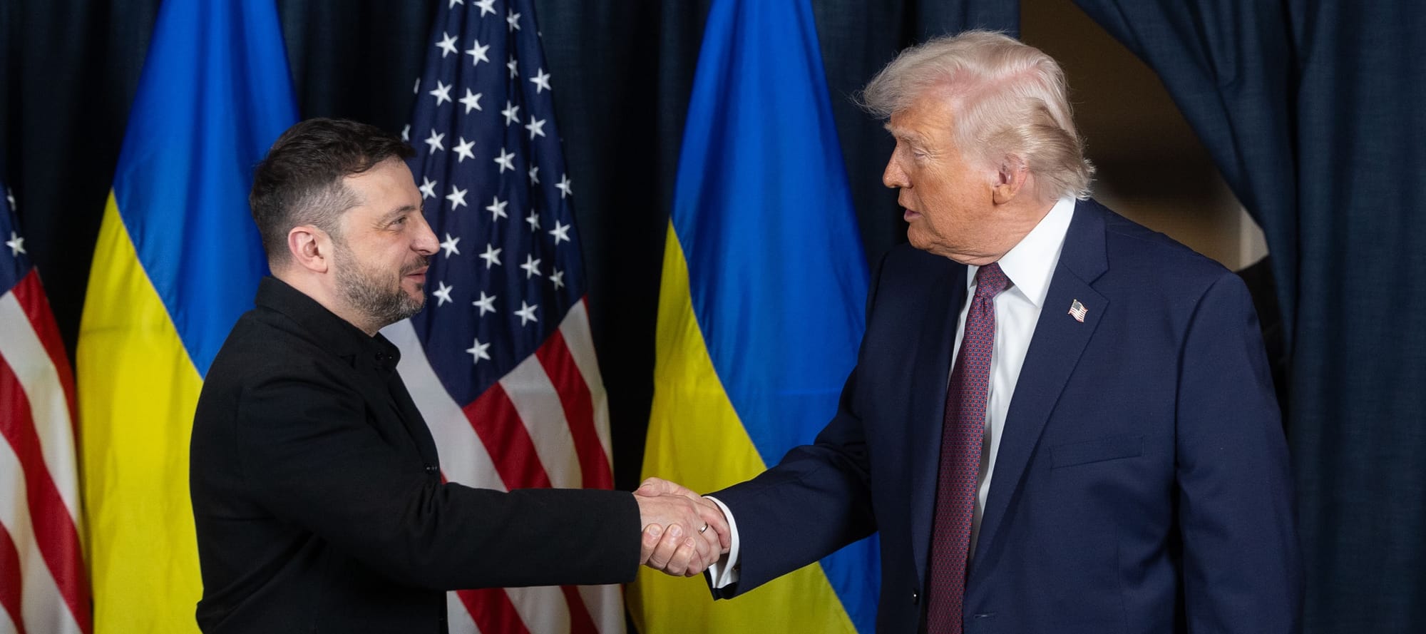 Volodimir Zelensky y Donald Trump en el Foro de Davos. Foto: @ZelenskyyUa (X)