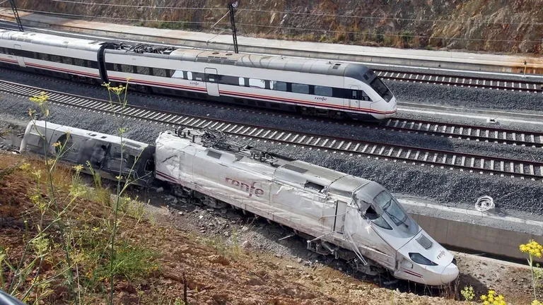 Imagen de archivo del tren de Alvia descarrilado tras la tragedia de Angrois. Foto: Xoán A. Soler/ La Voz de Galicia