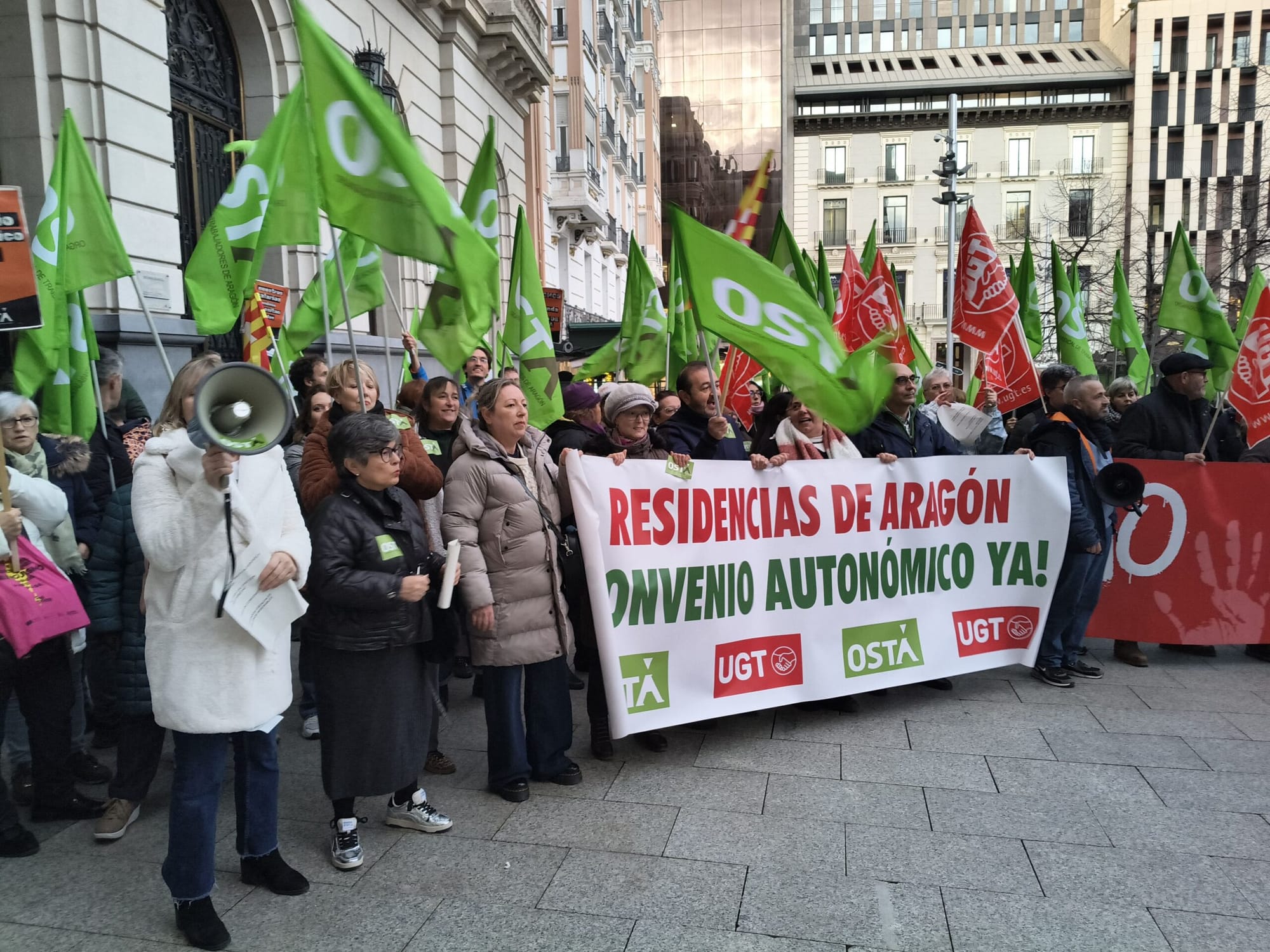 Imagen de archivo de protestas sindicales de las trabajadoras de las residencias de Aragón. Foto: OSTA