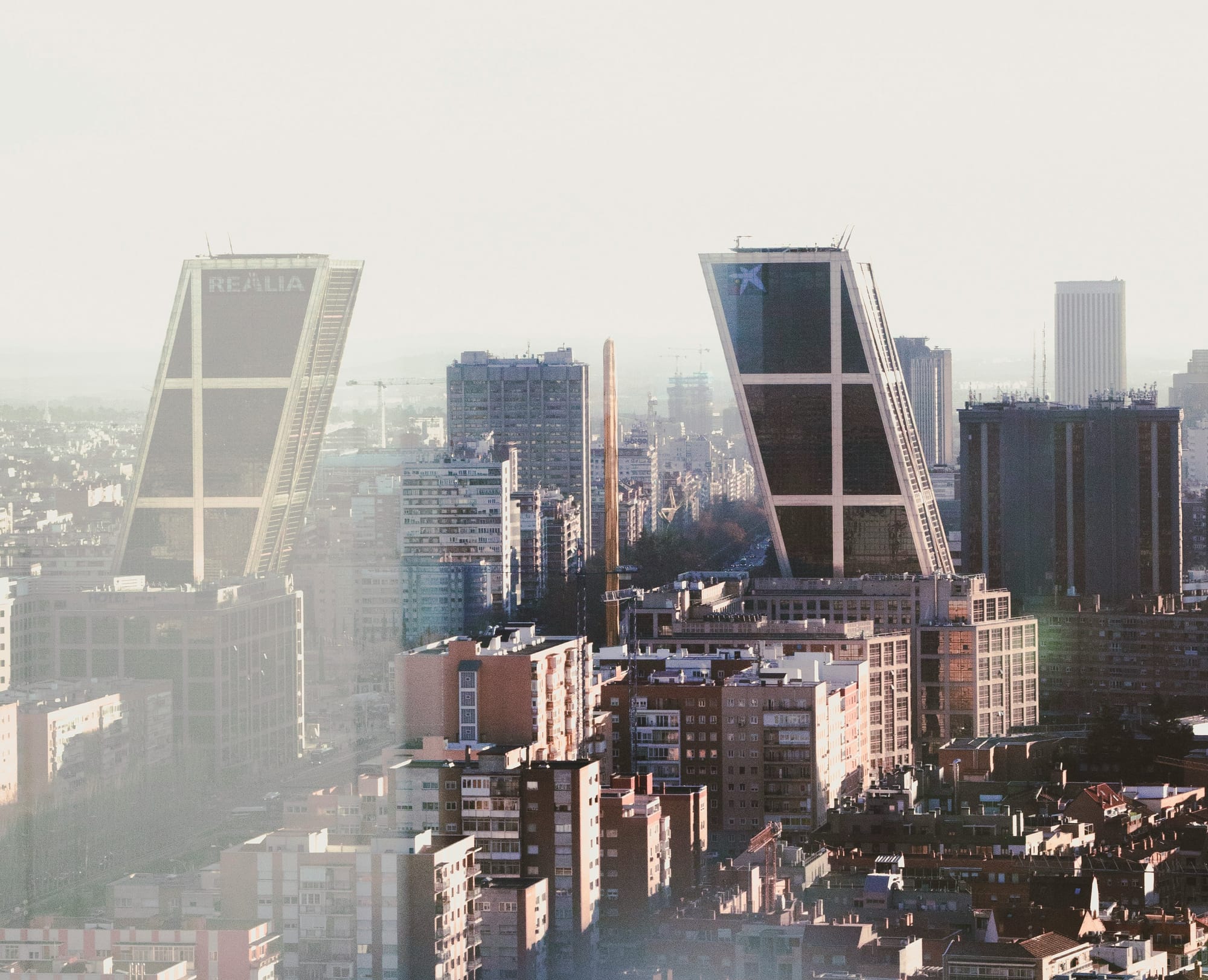 Imagen de archivo de una vista panorámica sobre la Puerta de Europa en Madrid. Foto: Pablo de la Fuente/Unsplash