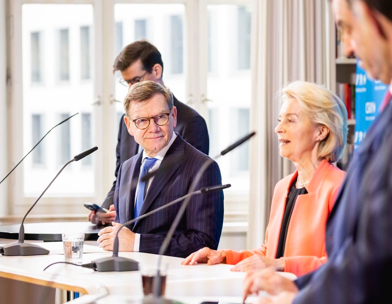 Imagen de archivo de Johann Wadephul, ministro de exteriores de Alemania, y Ursula Von der Leyen, presidenta de la Comisión Europea. Foto: @AuswaertigesAmt (X)