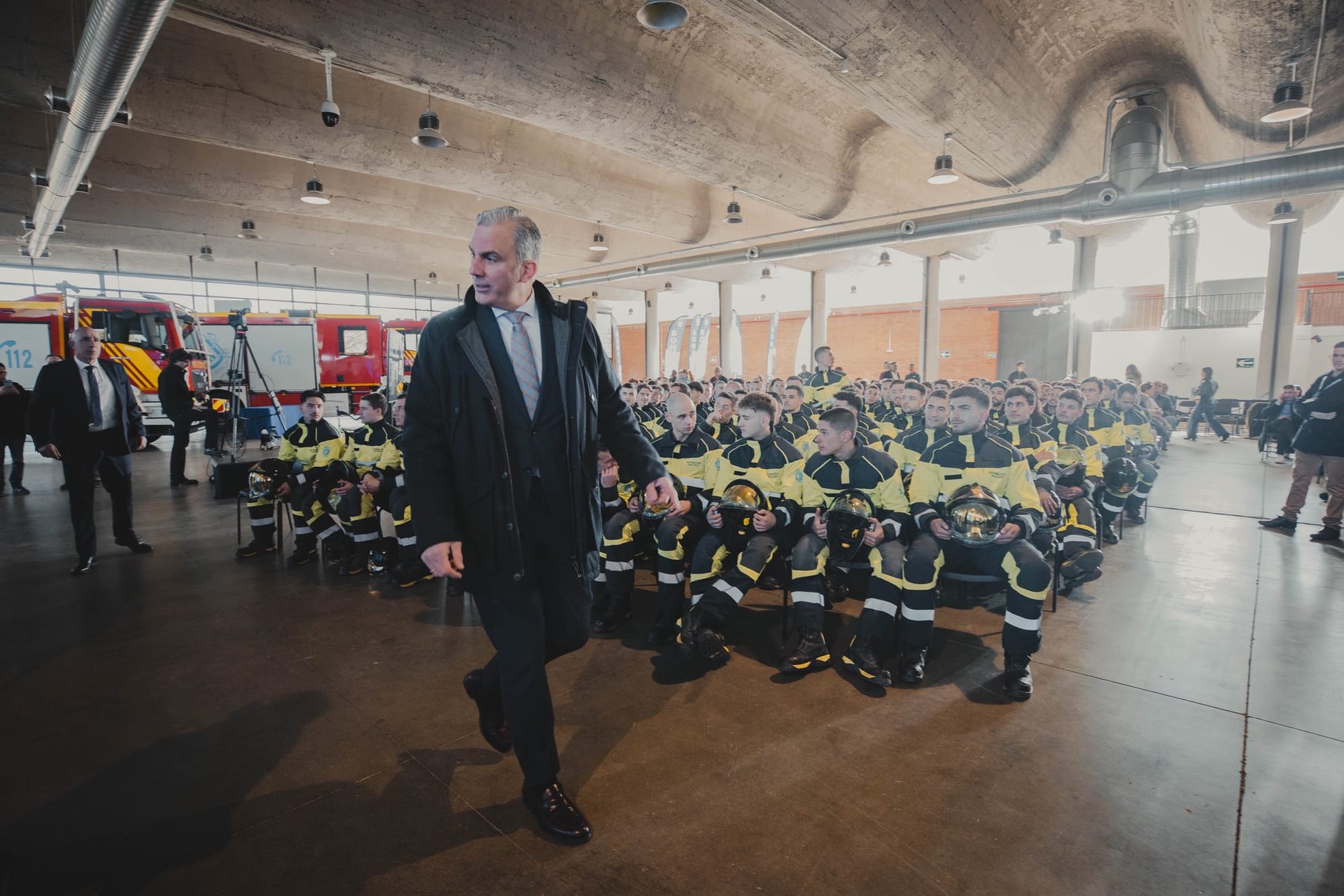 Imagen de archivo de Javier Ortega Smith en acto de nombramiento de la nueva promoción de 127 bomberos del Ayuntamiento de Madrid. Foto: @VOX_AytoMadrid (X)