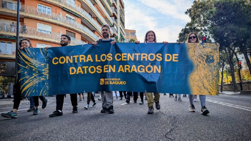 Protesta en Zaragoza contra la invasión descontrolada de centros de datos. Foto: Iker G Izagirre / AraInfo