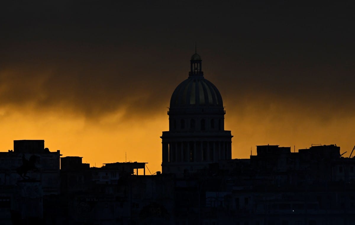 Imagen de archivo panorámica de La Habana durante un apagón. Foto: AFP