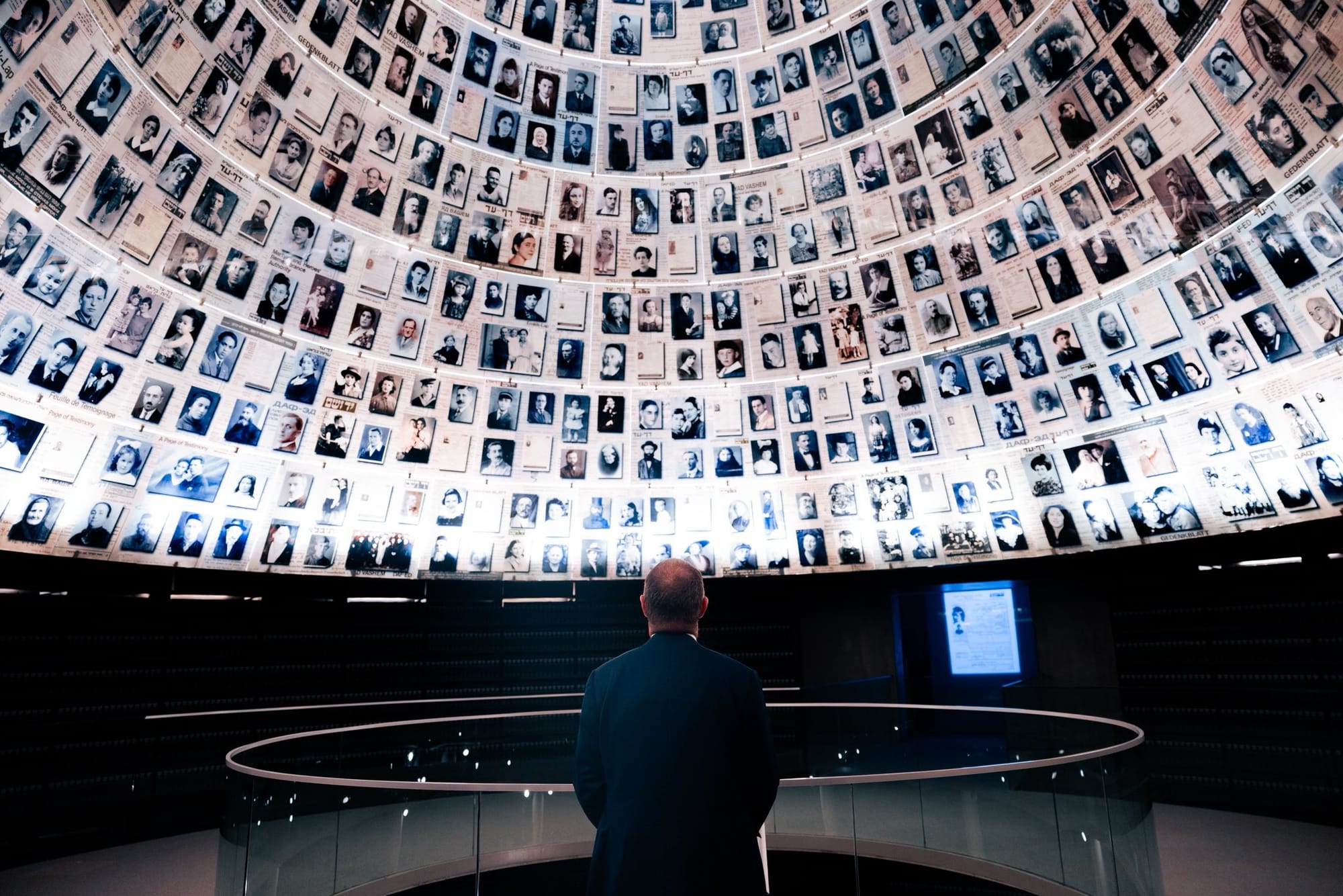 Imagen de archivo de Fabrice Leggeri, eurodiputado de Agrupación Nacional, en el museo israelí del Holocausto. Foto: @FabriceLeggeri (X)