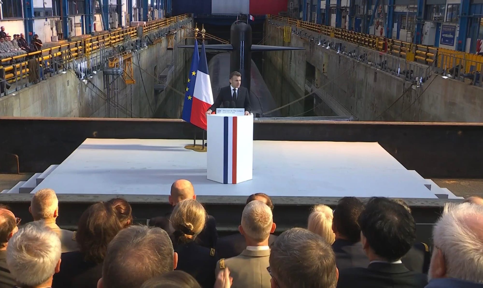 Imagen de archivo de Emmanuel Macron en un acto ante un submarino nuclear. Foto: N/D