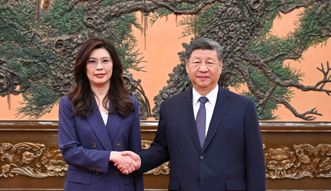 La presidenta del Kuomintang, Cheng Li-wun, y el secretario general del Partido Comunista de China (PCCh), Xi Jinping. Foto: Xinhua