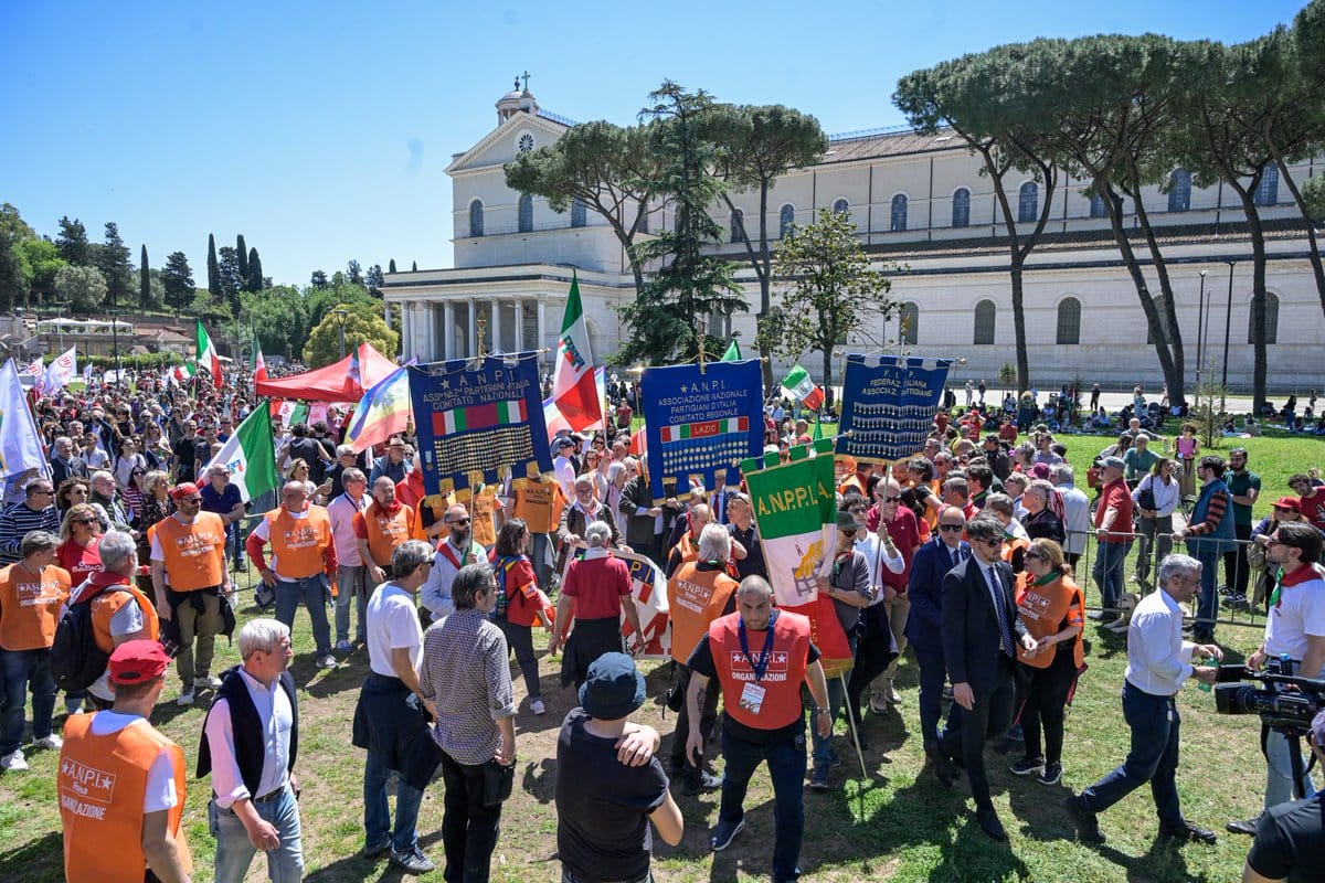 Miembros de ANPI en el Día de la Liberación. Foto: @BreakingItalyNe (X)