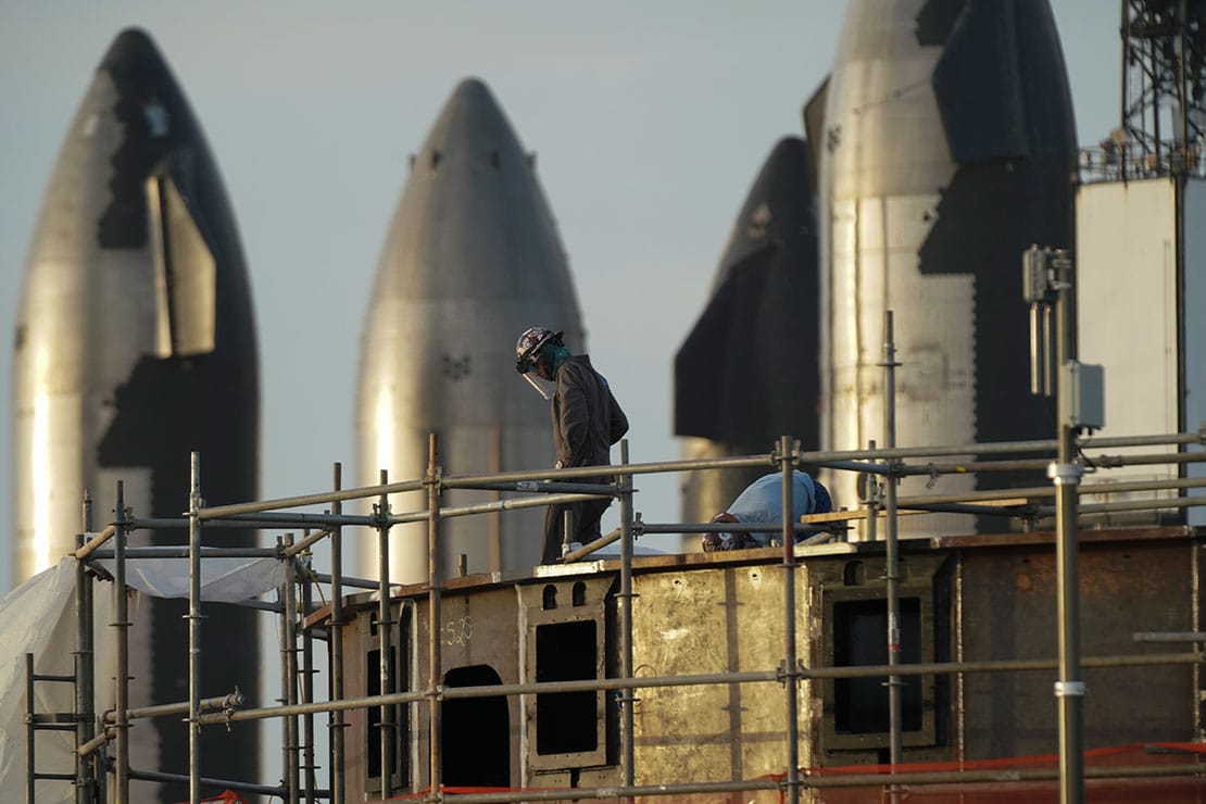 Trabajadores de SpaceX cerca de Brownsville, Texas. Foto: Reuters-Veronica G. Cardenas