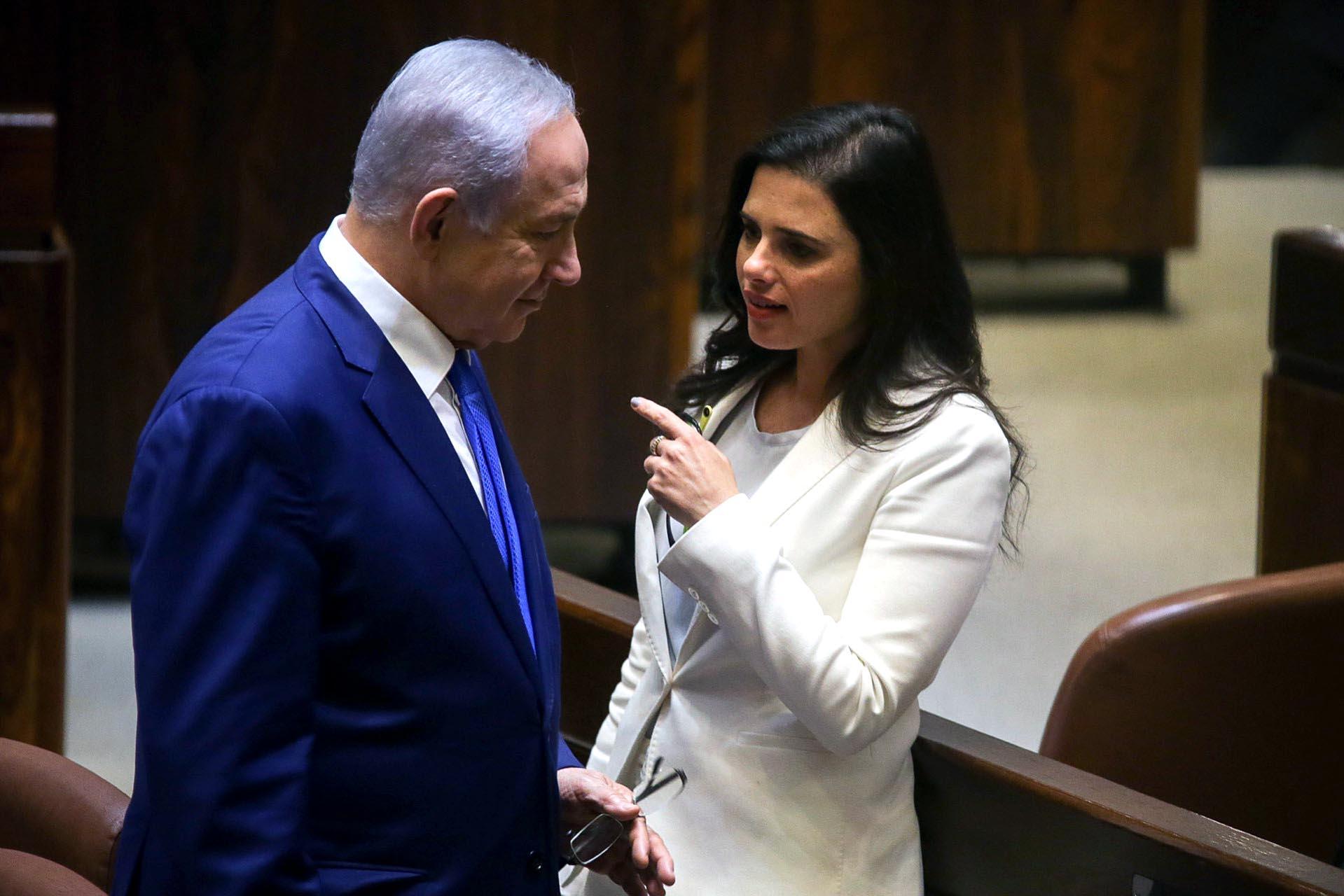 Ayelet Shaked junto a Benjamin Netanyahu. Foto: israelnoticias.com