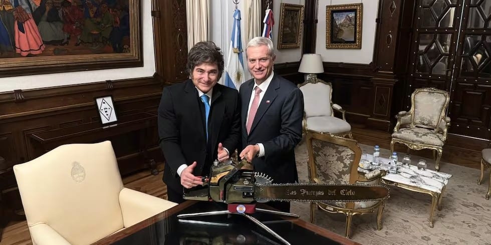 Jose Antonio Kast junto a Javier Milei. Foto: retodiario.com