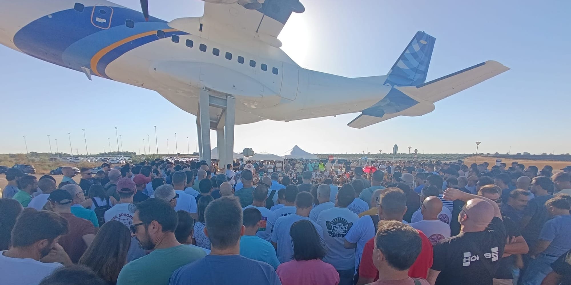 Imagen de una de las asambleas de los trabajadores en huelga. Foto: vía @UnNouMon (X)