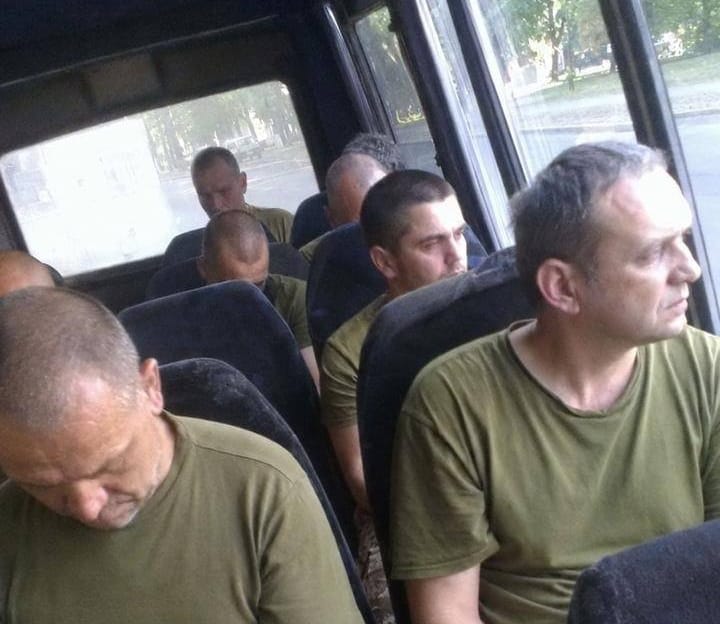 Hombres ucranianos en edad militar secuestrados en un autobus y conducidos al frente. Foto: N/D