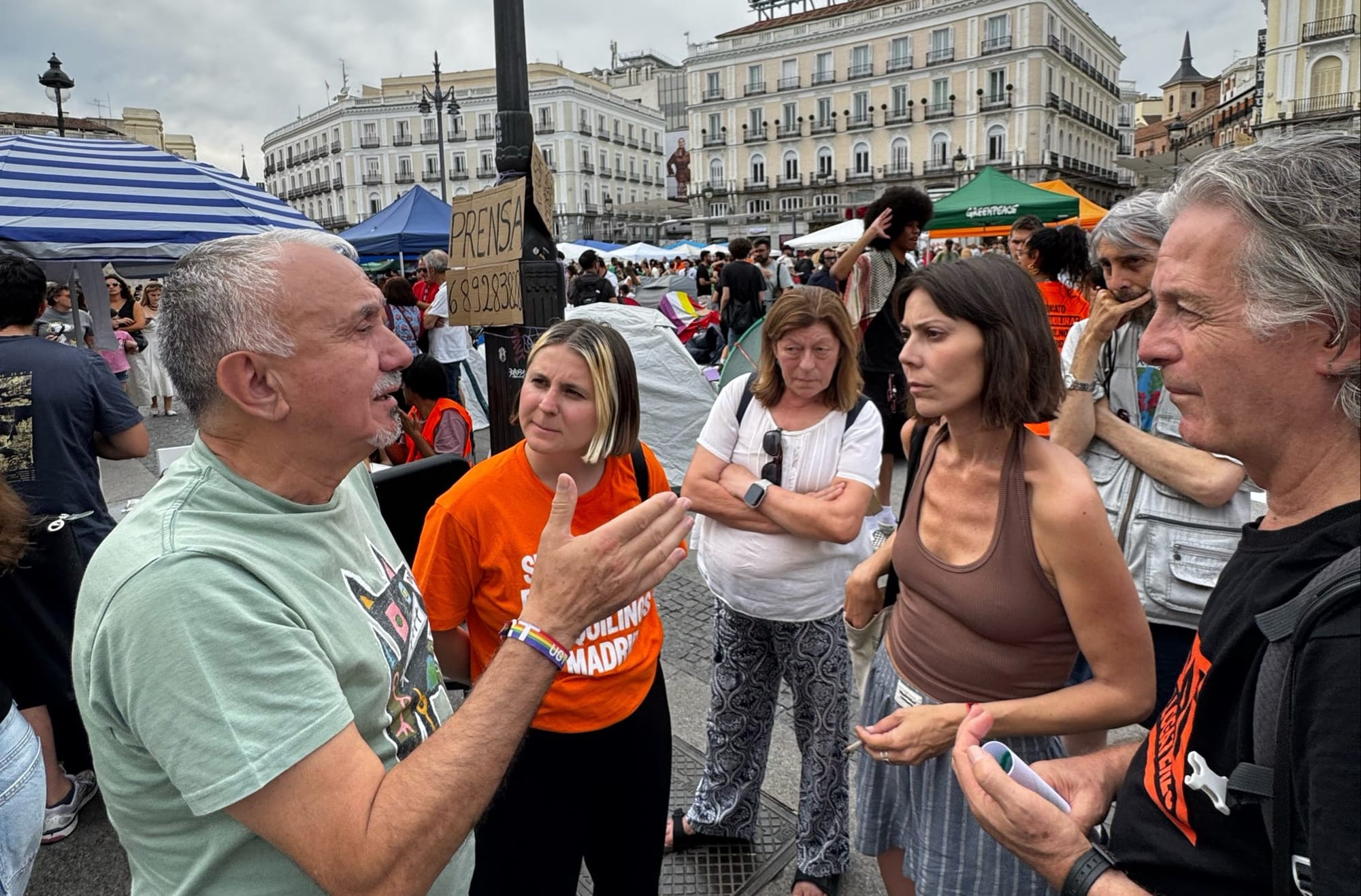 Pepe Álvarez, secretario general de UGT, reunido con el Sindicato de Inquilinas en el primer día de la acampada por la vivienda, el 27 de septiembre de 2026. Foto: @SG_UGT (X)