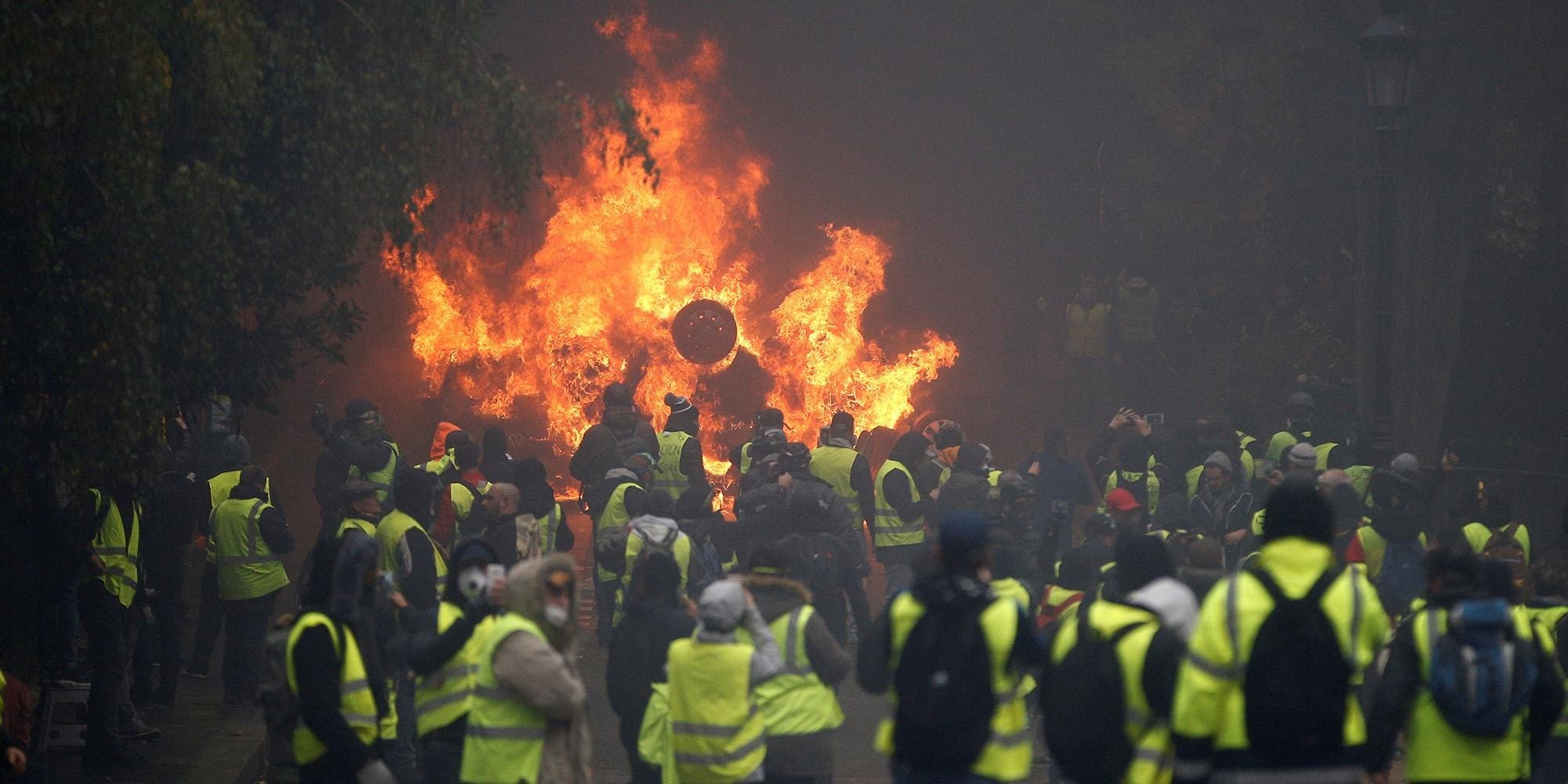 Imagen de archivo de una barricada en una movilización de los Chalecos Amarillos en Francia. Foto: vía causedupeuple.net