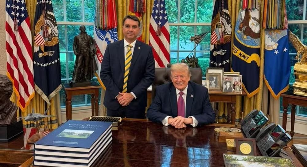 Imagen de archivo de Flávio Bolsonaro en la Casa Blanca con Donald Trump. Foto: White House.