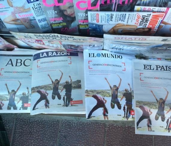 En 2015, el Santander compró las portadas de los principales diarios españoles para promocionar sus becas juveniles. Foto: vía merca20.com.