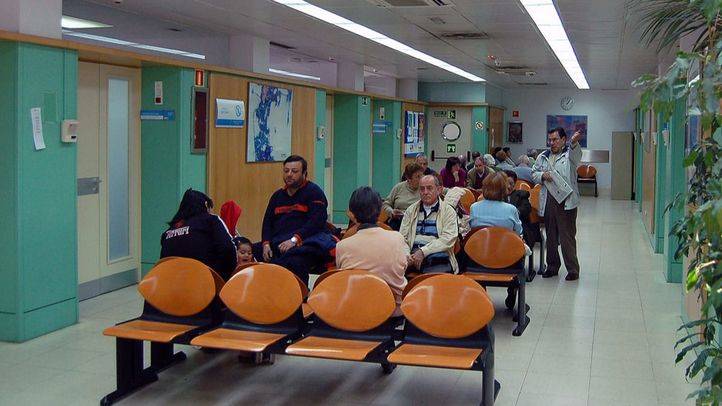 Pacientes esperando en un Centro de Salud Ambulatorio medico de familia o cabecera. Foto: Juan Luis Jaén