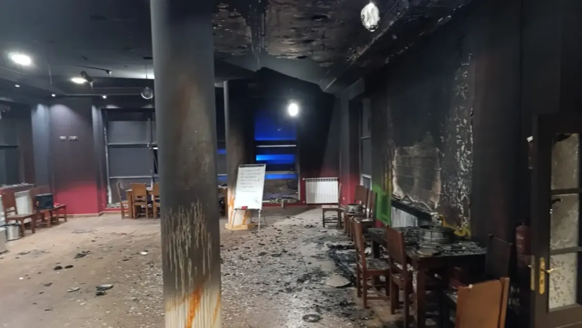 Interior del centro de acogida de menores migrantes en Monforte de Lemos (Lugo, Galiza), tras un ataque con coctel molotov. Foto: EP