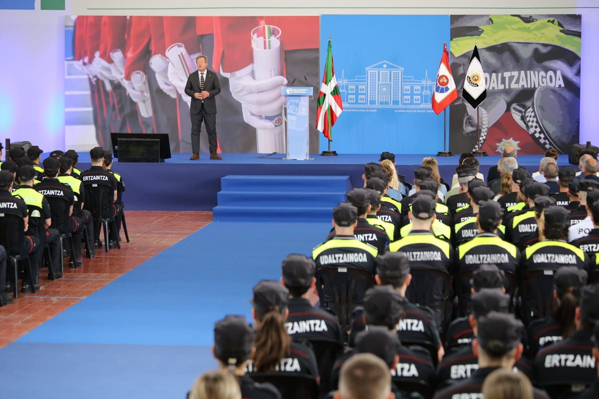 Imagen de archivo de un acto de promoción de la Ertzaintza la policía municipal. Foto: Irekia.