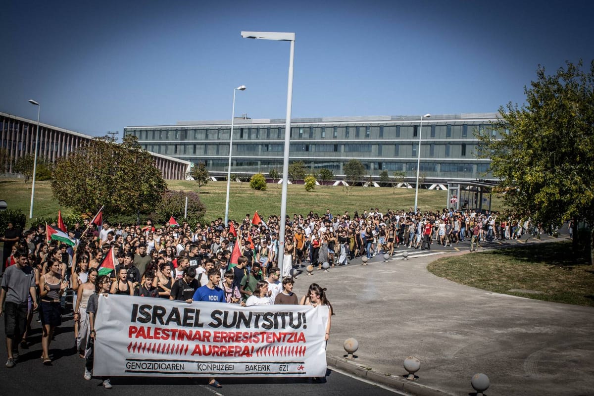 Movilización de Ikasle Abertzaleak en el campus de la UPV/EHU en Leioa (Bizkaia). Foto: Ikasle Abertzaleak/Gedar Langile Kazeta
