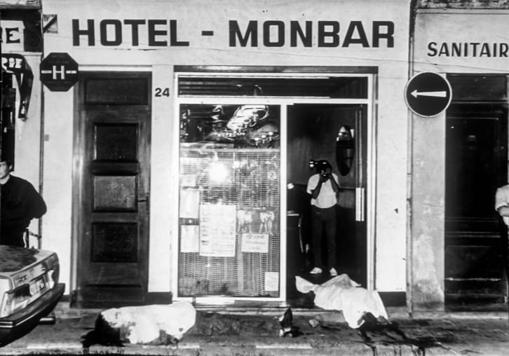 Escena del atentado en el Hotel Monbar de Baiona en 1985. Foto: Bob Edme/Egin