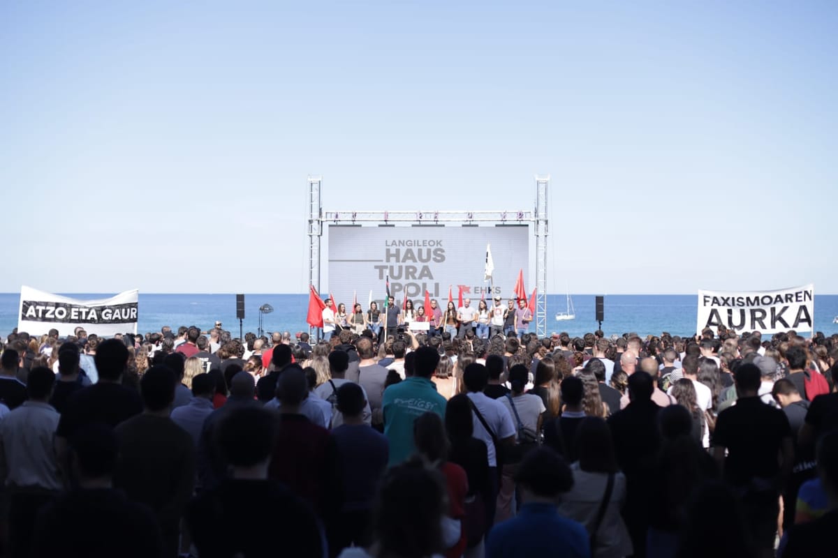 Acto de EHKS en el 'Gudari Eguna' de 2025 en Zarautz (Gipuzkoa): "Ayer y hoy, contra el fascismo". Foto: EHKS/Gedar Langile Kazeta