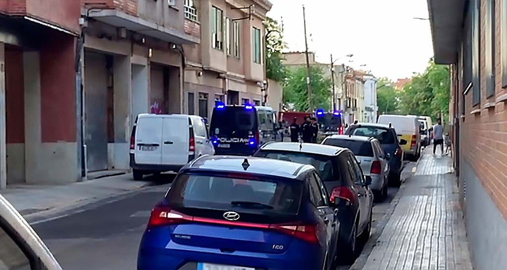 Dotación de la policía española en el desalojo del CSO La Fábrika de Chocolate en Zaragoza. Foto: AraInfo