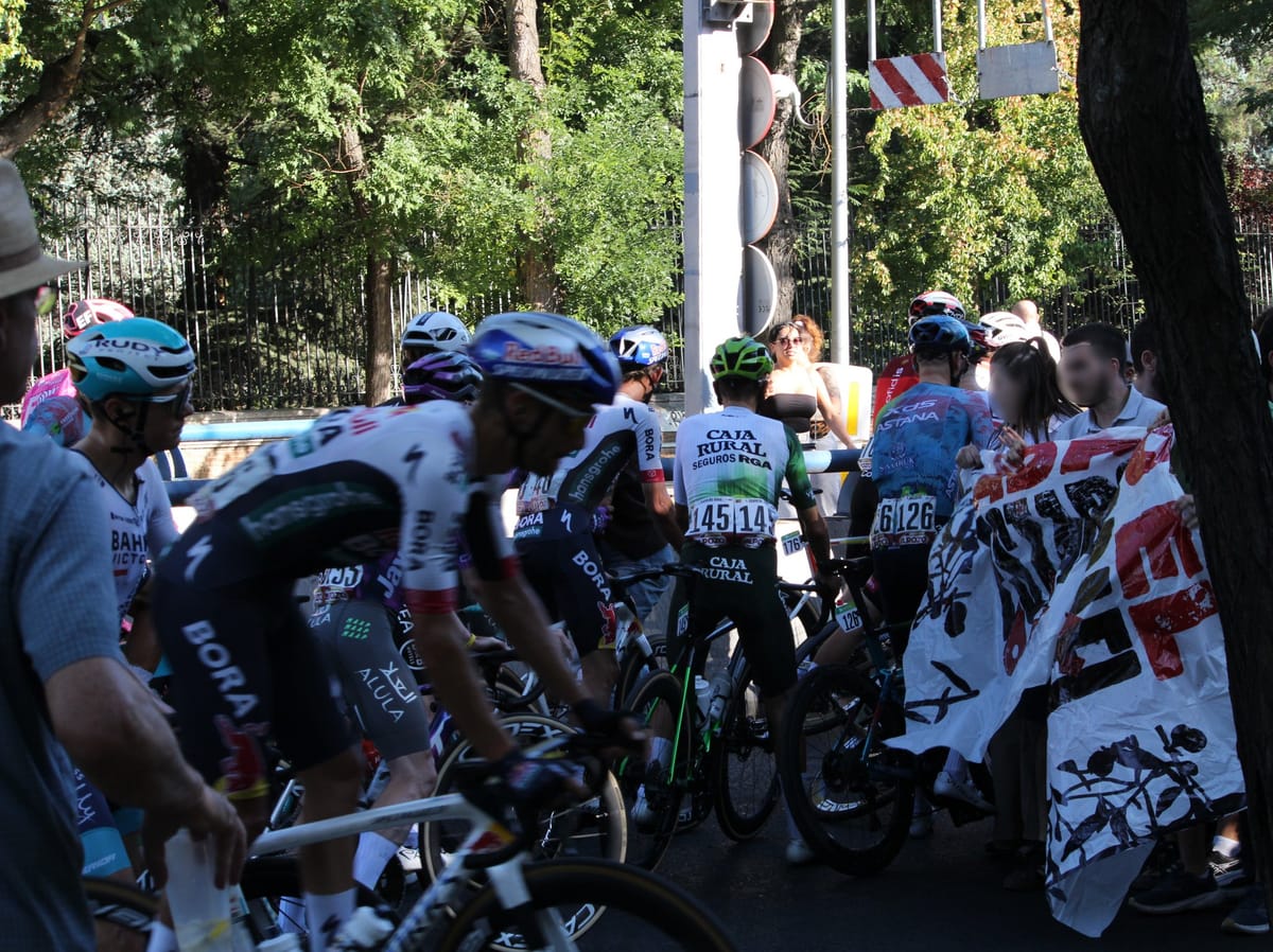 Imagen de archivo de corte de carretera durante La Vuelta Ciclista a España en Madrid. Foto: Coordinadora Juvenil Socialista.