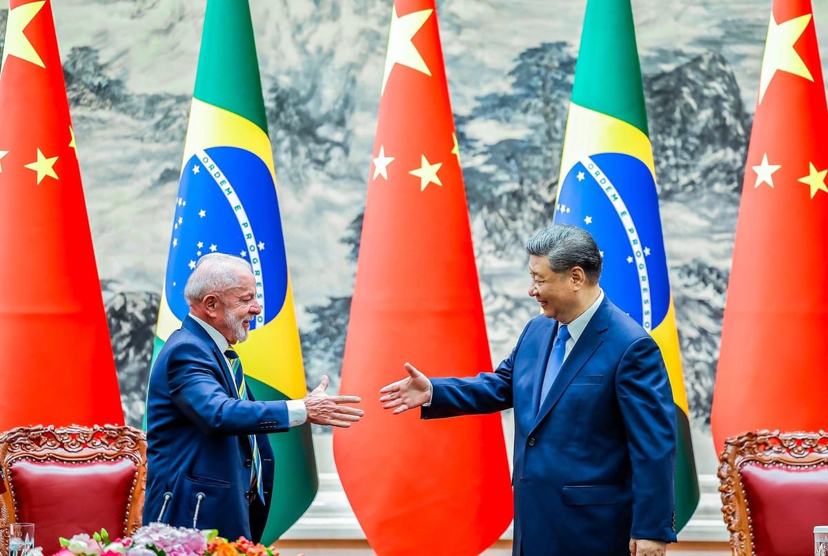 Lula y Xi se dan la mano en una reunión en Pekín en 2024, imagen de archivo. Foto: Ricardo Stuckert/PR.