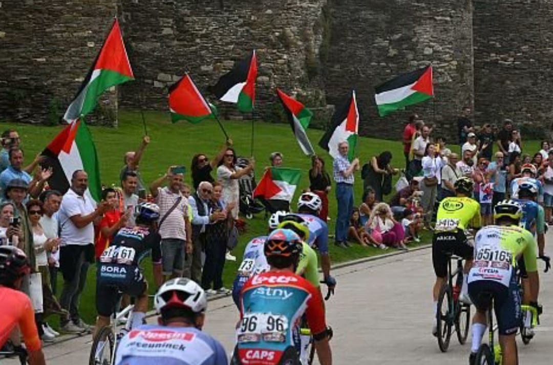 Los ciclistas de La Vuelta acuerdan suspender la carrera si temen por su seguridad