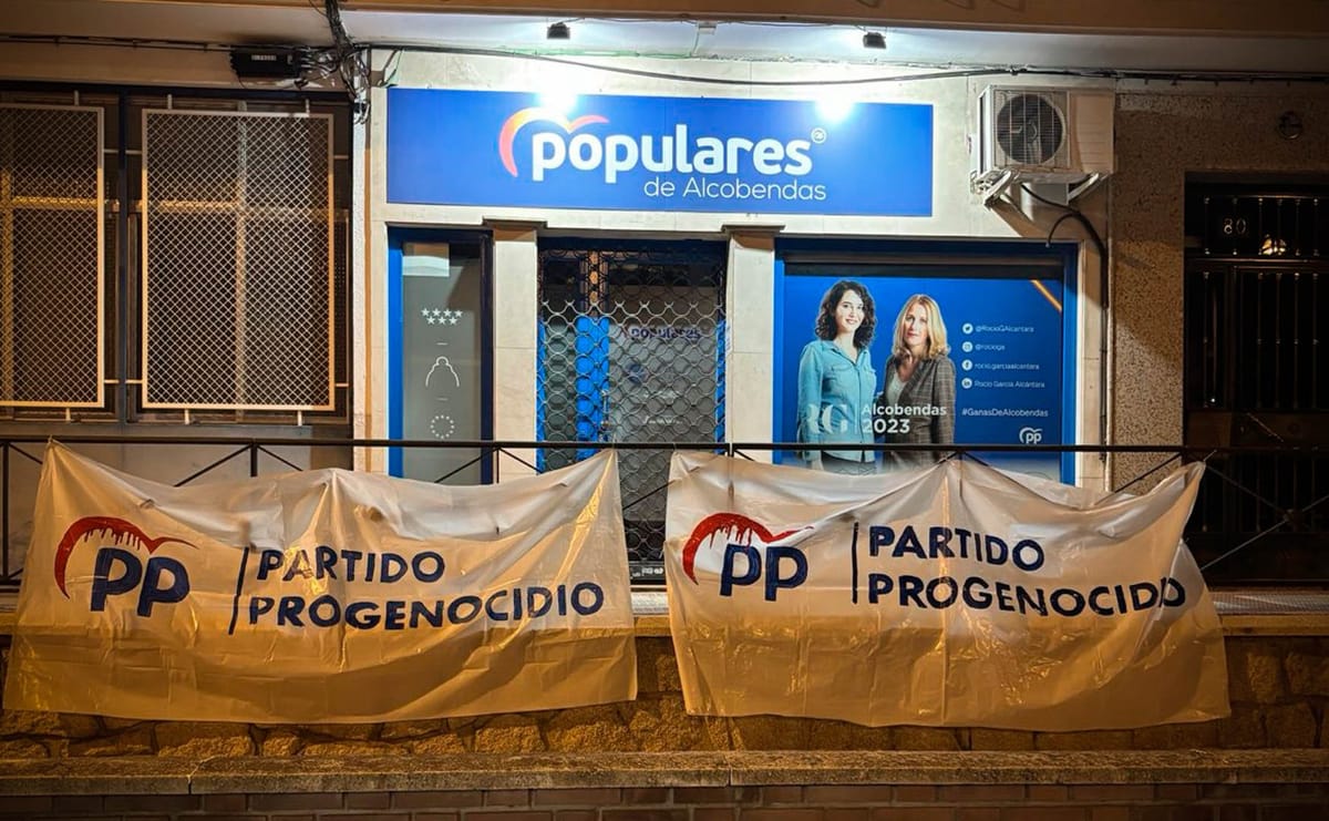 Señalan varias sedes del PP: "Partido Progenocidio"